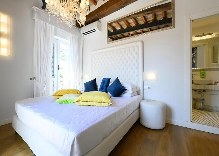 Domus Spagna Frattina Pensjonat 4*