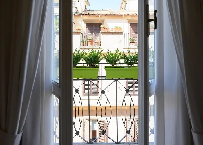 Domus Spagna Frattina Pensjonat